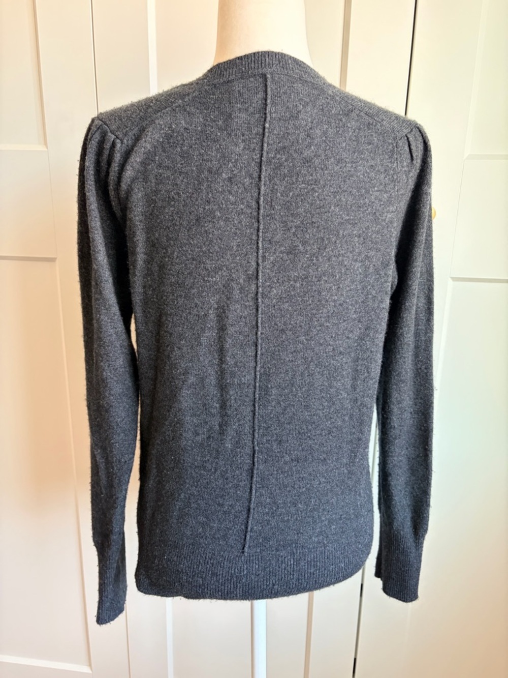 Brochu WalkerLace Vee Looker Pullover V-Neck Sweater in Charcoal Gray | S - Picture 5 of 7